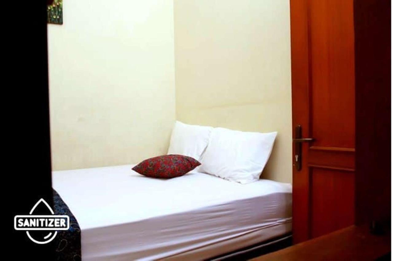Unique Guesthouse Bandung Exterior photo